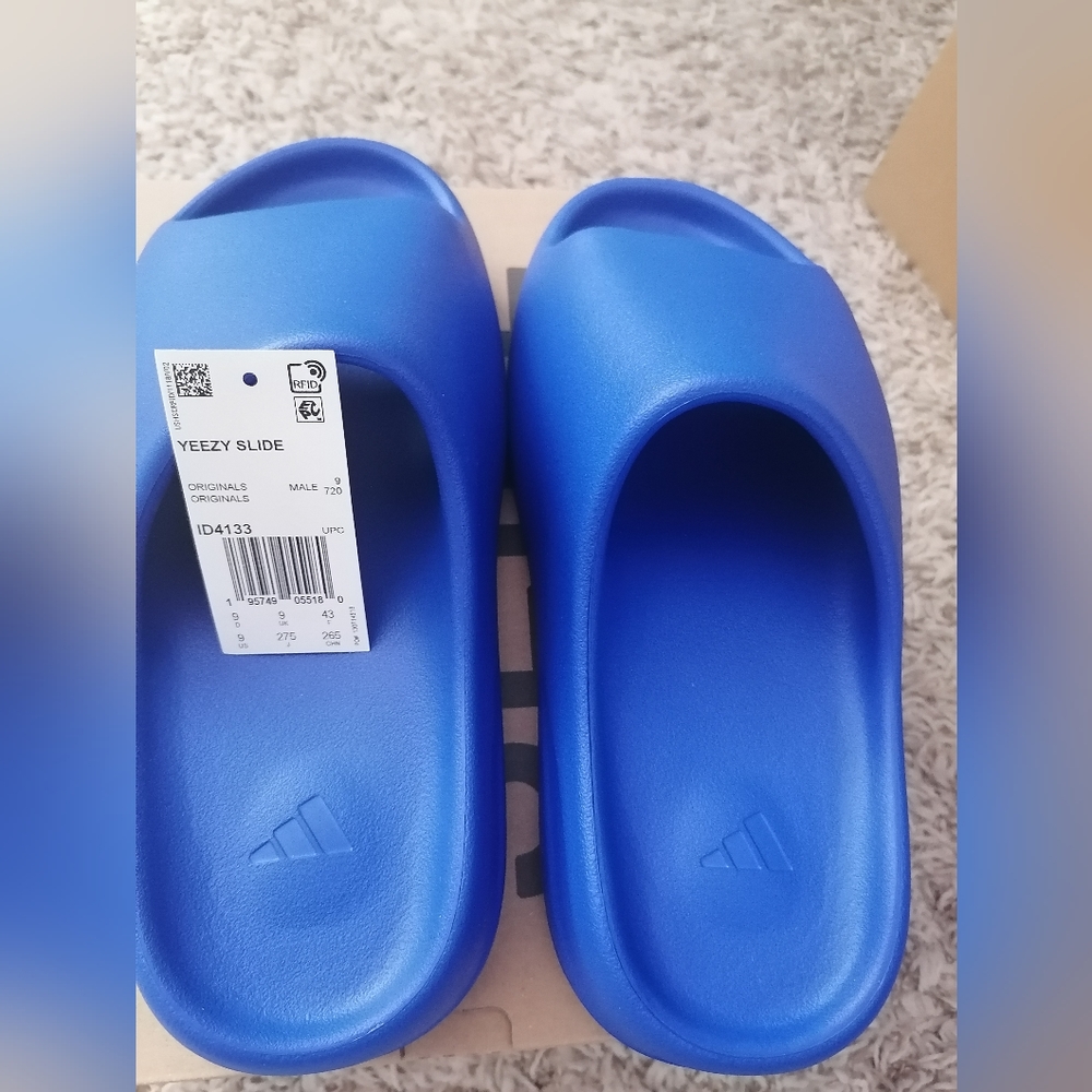 Yeezy Slides Azure Size 9